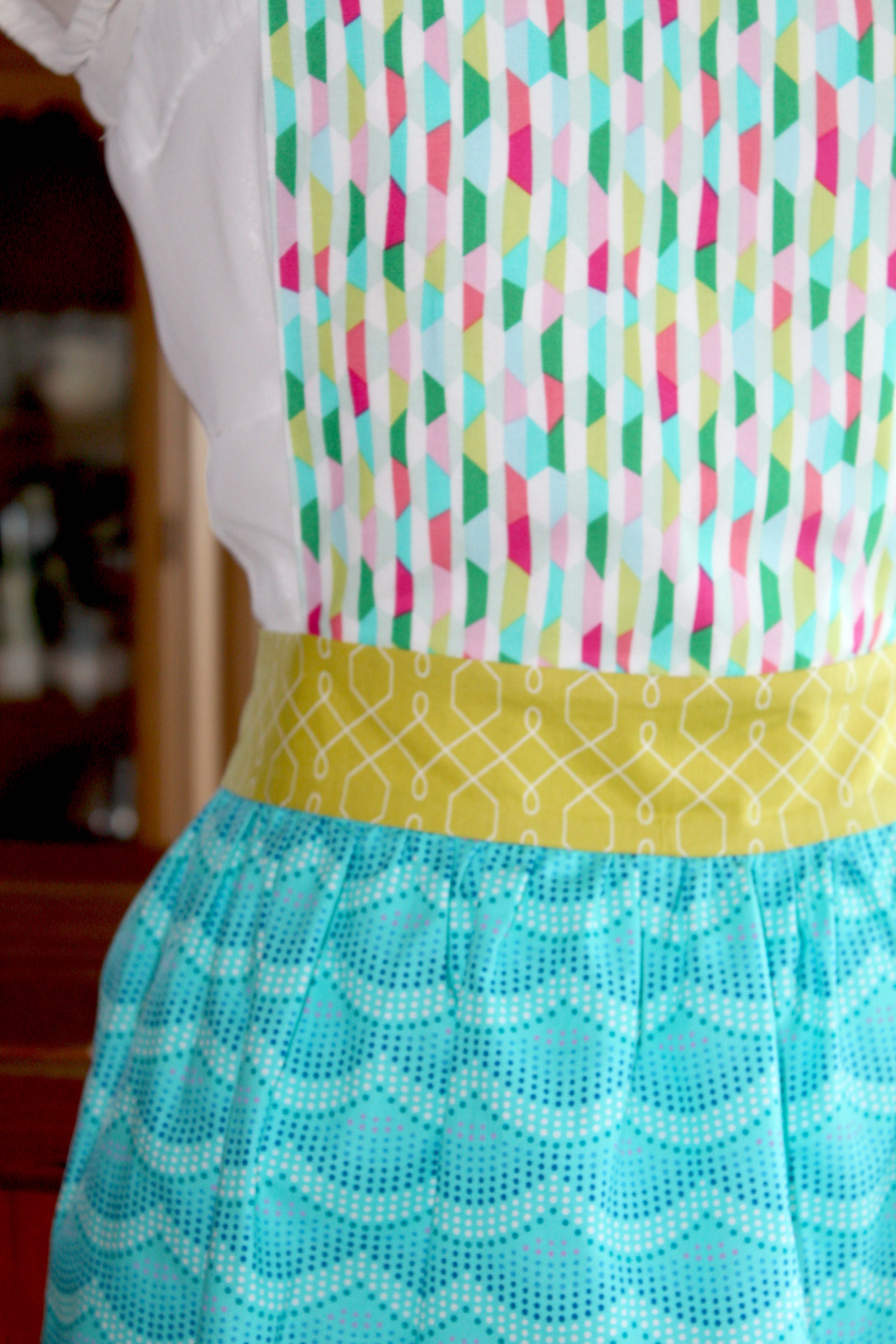 Fractured Waves Vienna Style Apron