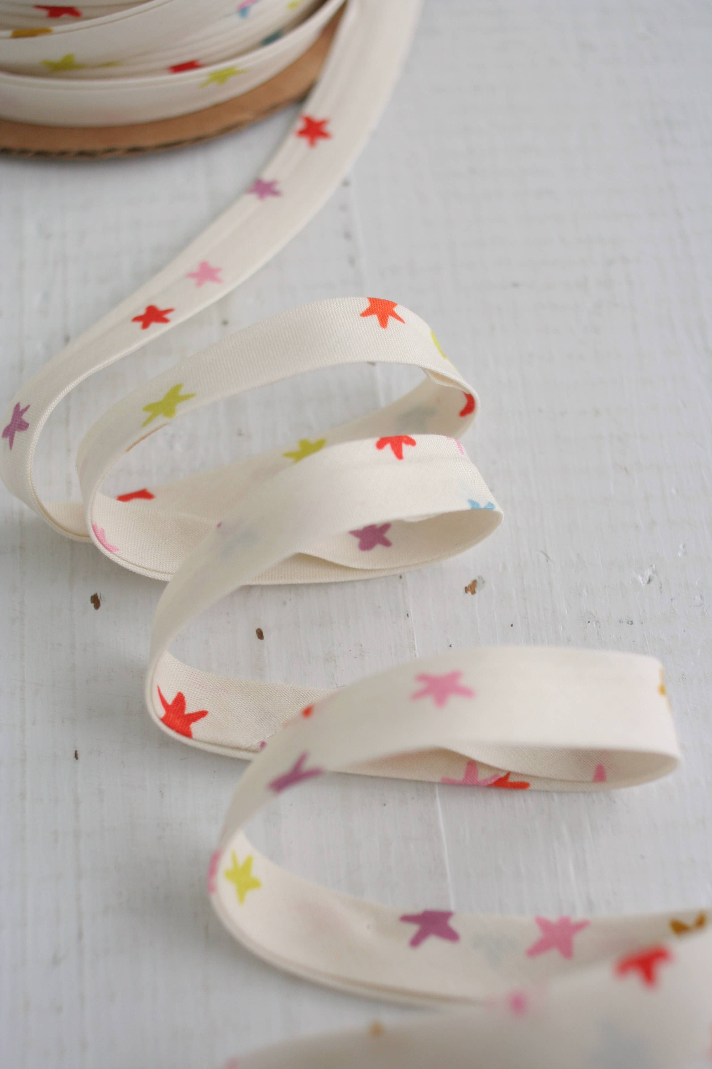 1/2" Double Fold Bias Binding - Starry Multi Ruby Star