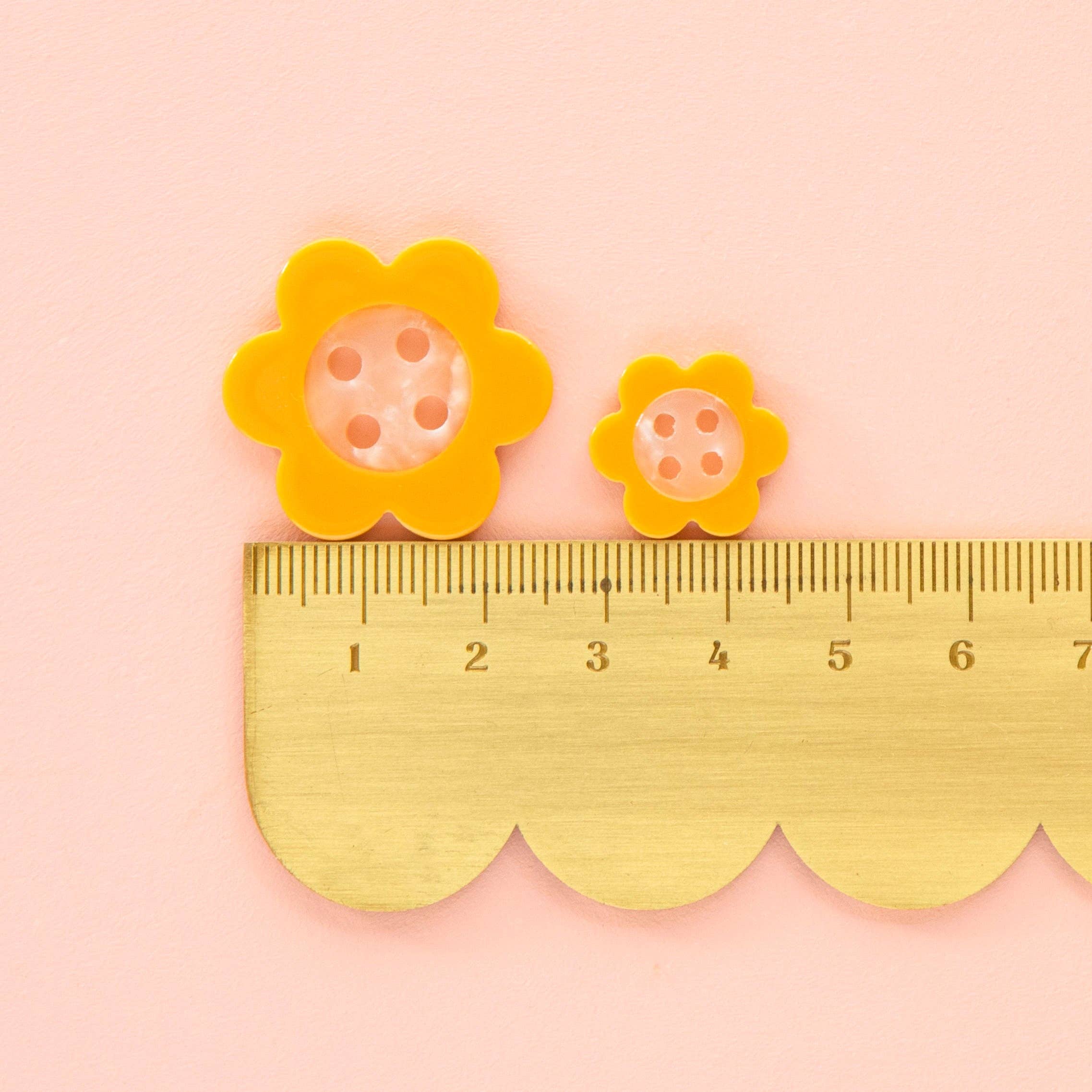 Yellow Daisy Large 1" Buttons