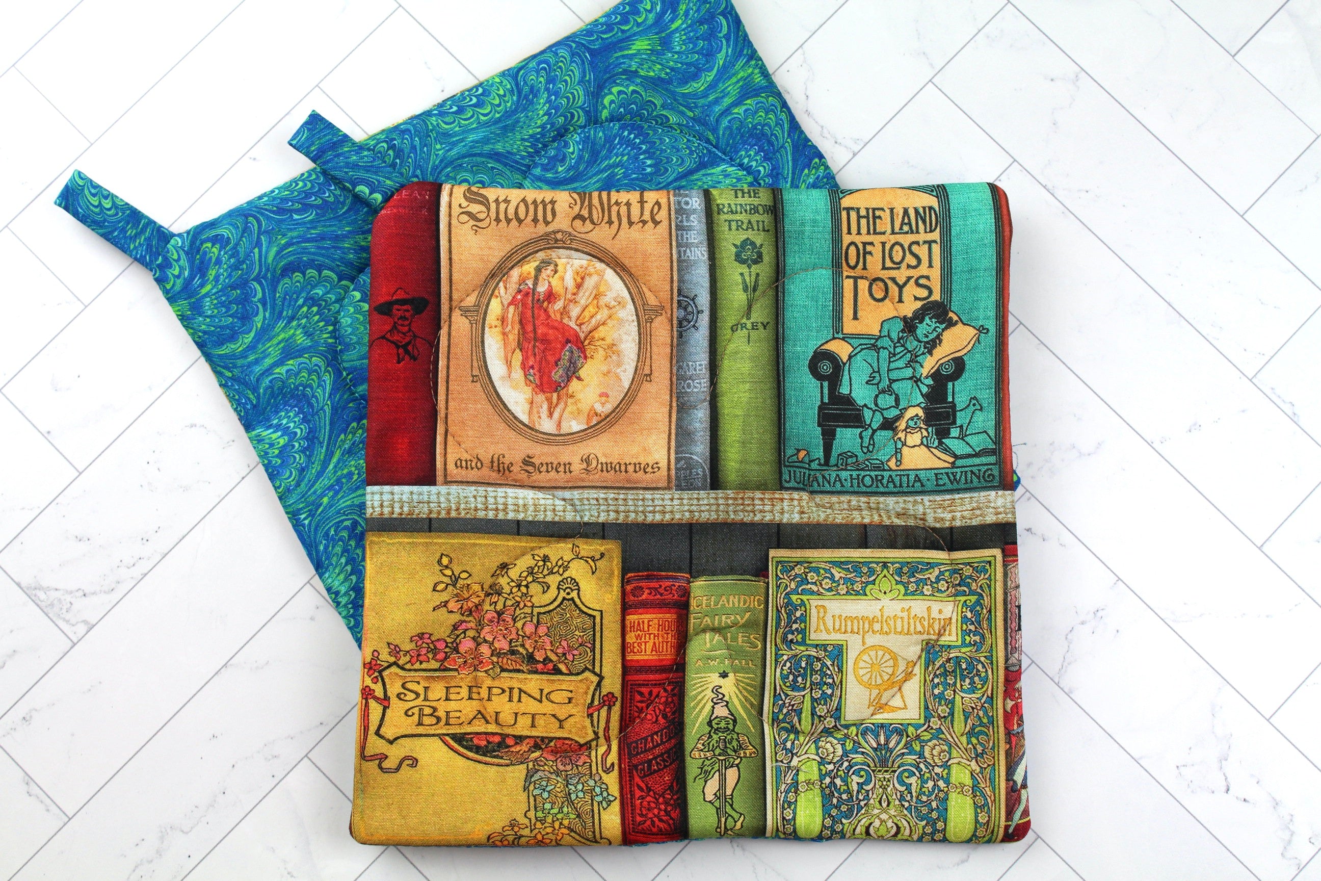 Library Shelves Potholder