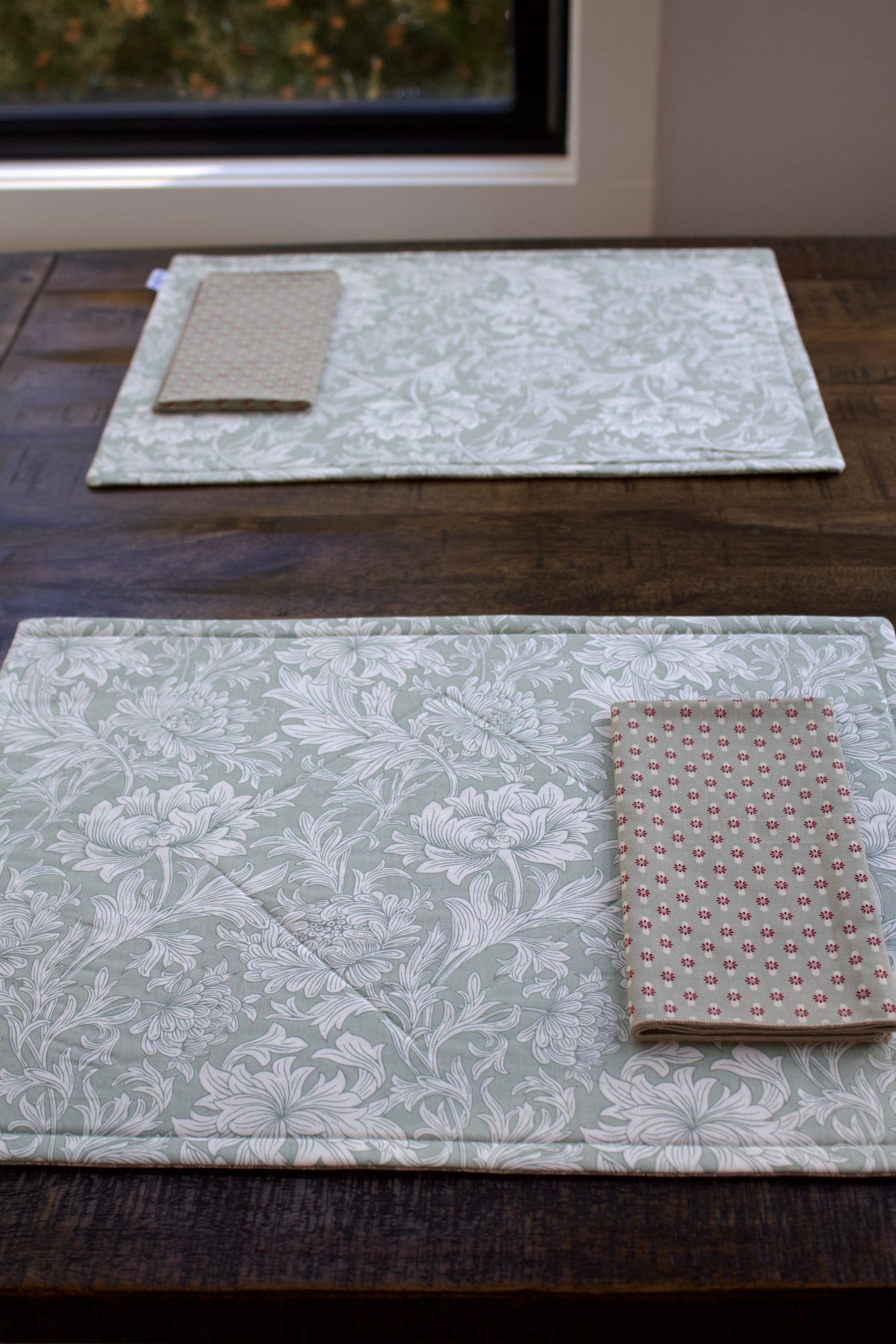 Chrysanthemum Placemats (Set of 2)