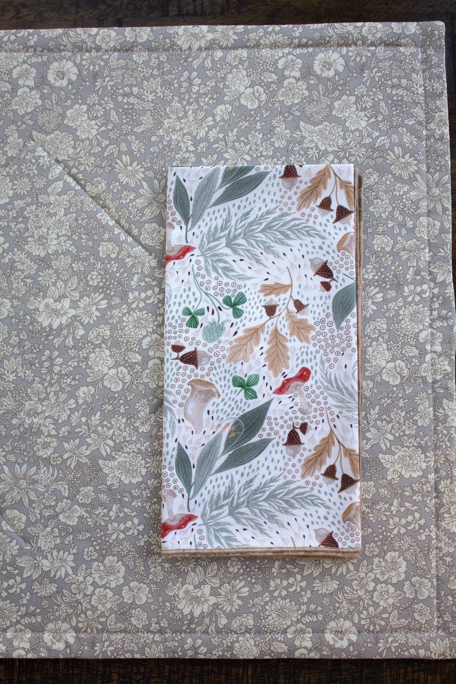 Chrysanthemum Placemats (Set of 2)