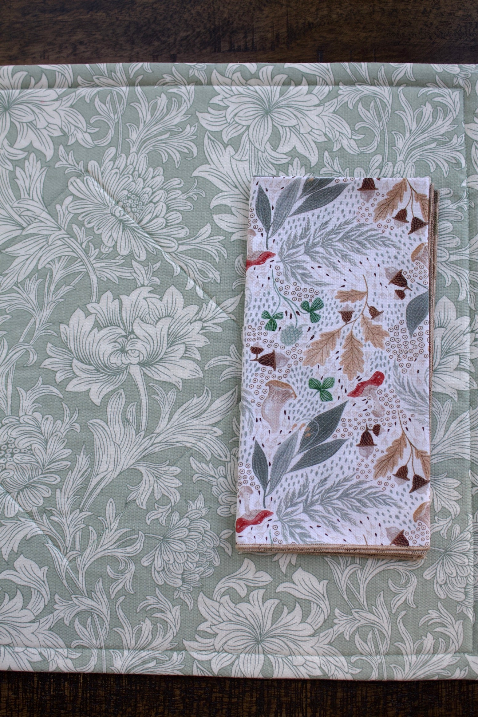 Chrysanthemum Placemats (Set of 2)