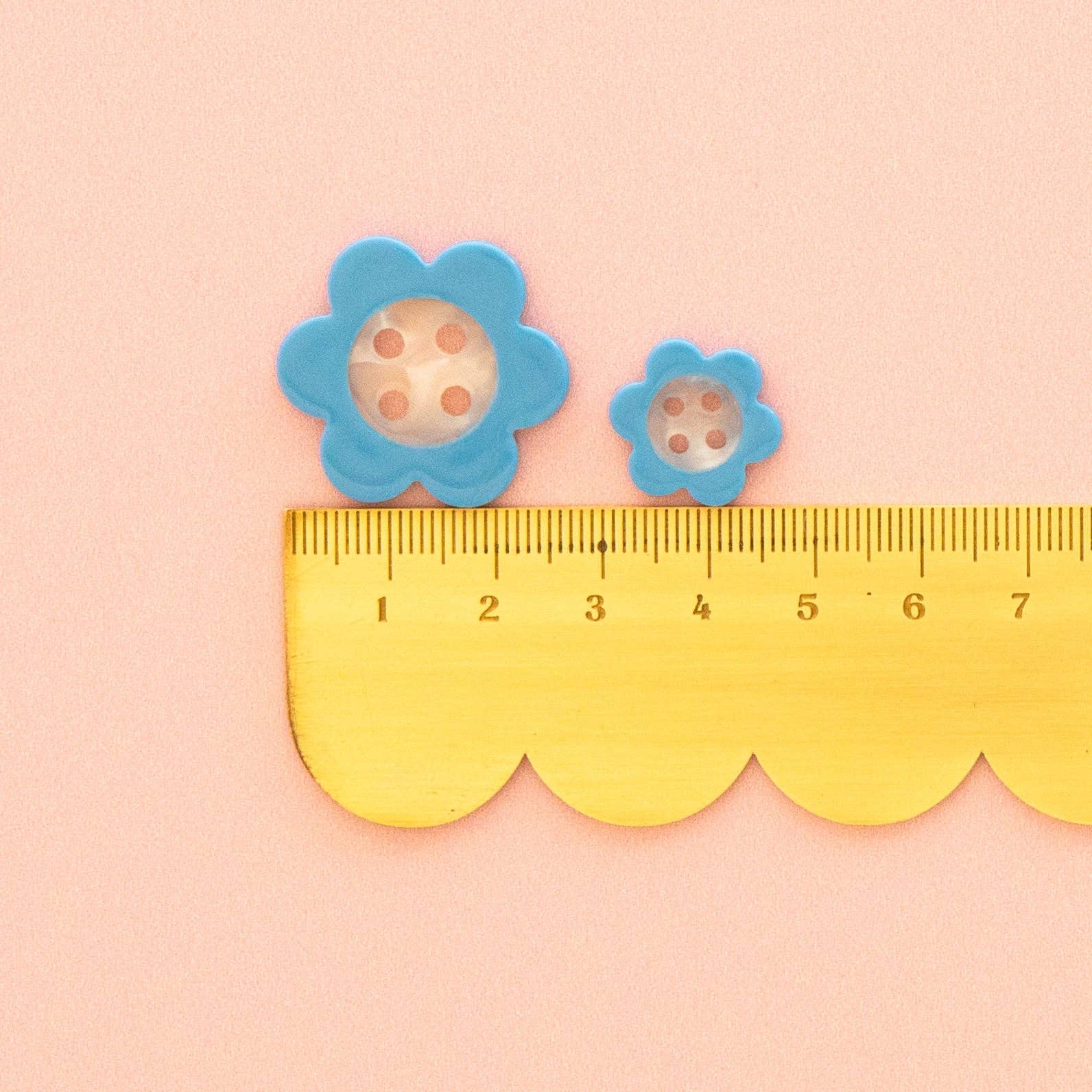 Blue Daisy Small 5/8" Buttons