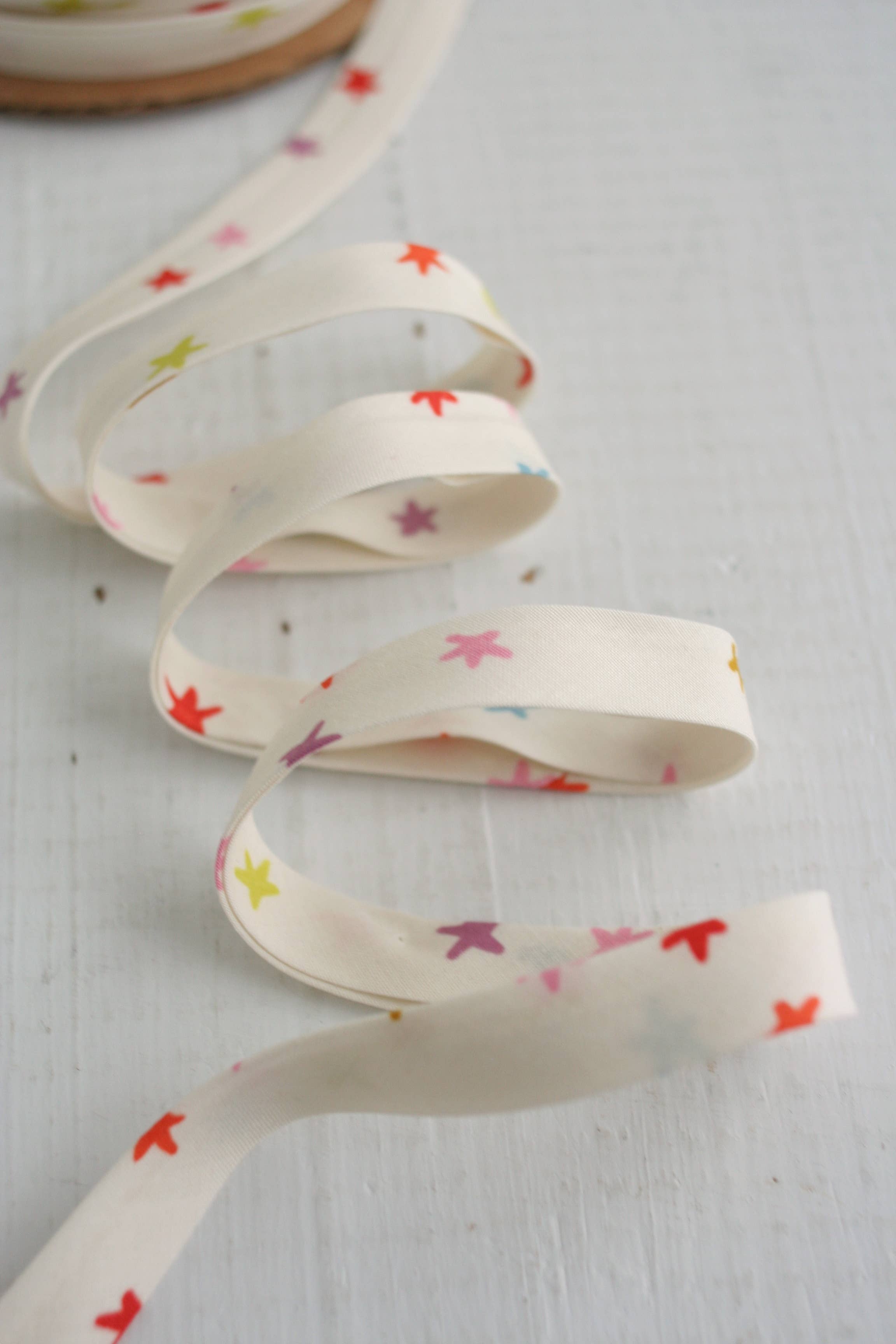 1/2" Double Fold Bias Binding - Starry Multi Ruby Star
