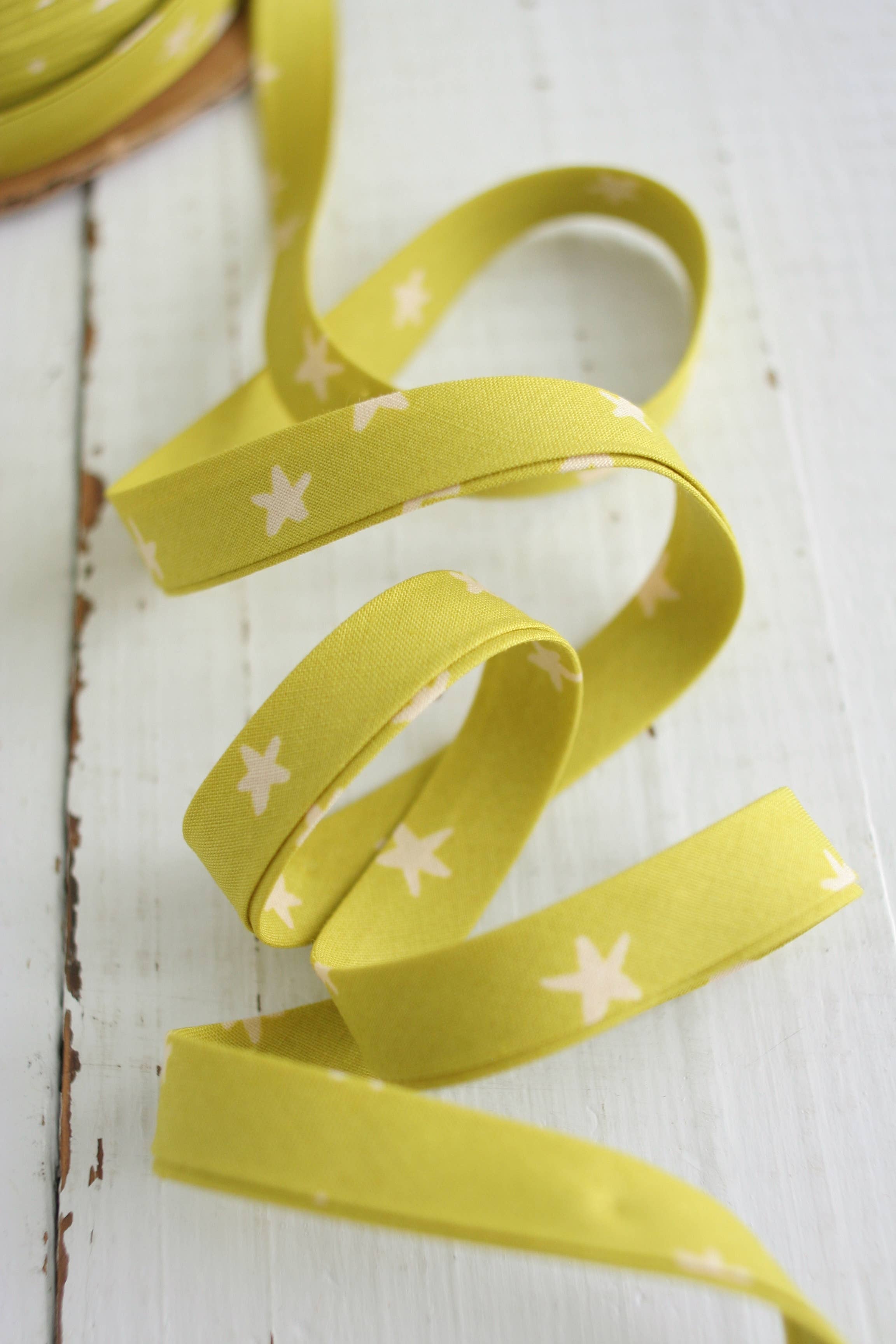 1/2" Double Fold Bias Binding -  Starry Pistachio Ruby Star